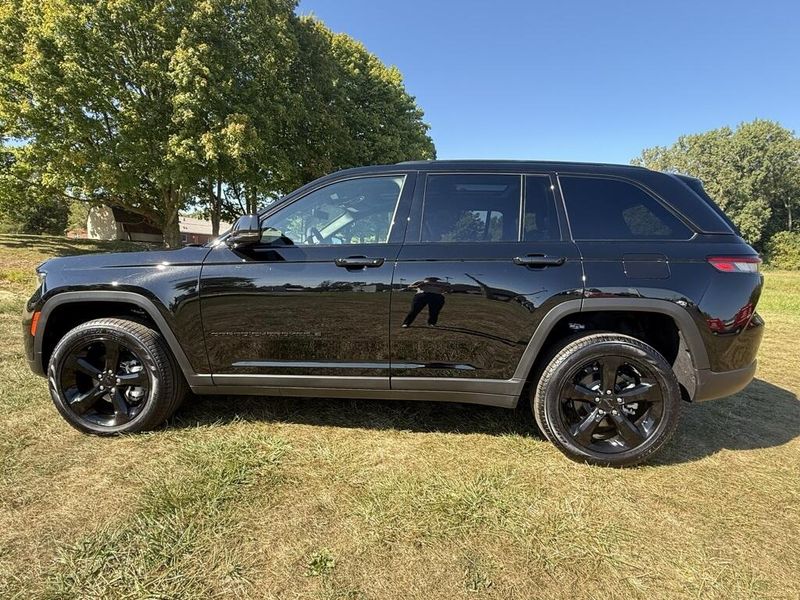 2025 Jeep Grand Cherokee Limited photo 6