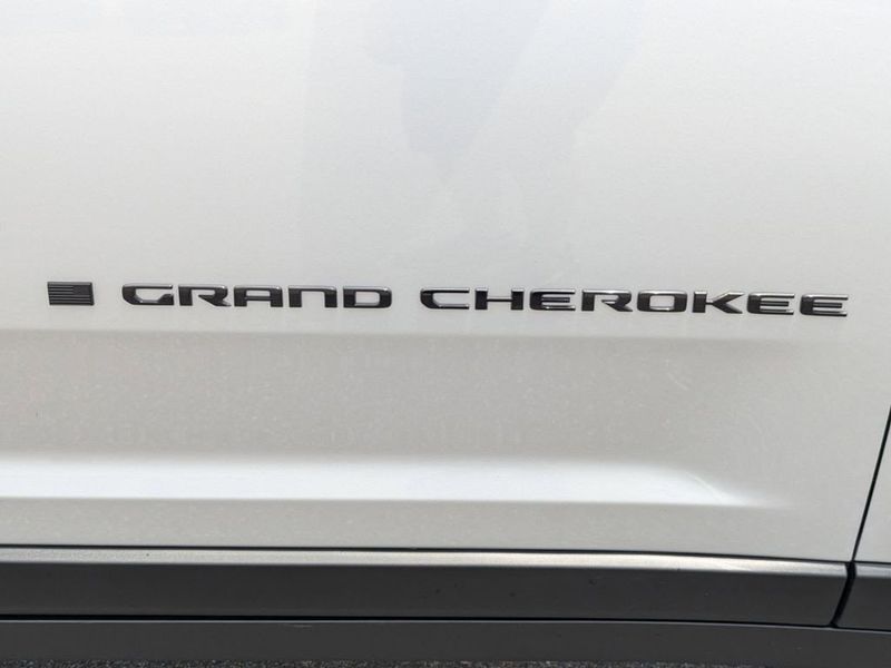 2024 Jeep Grand Cherokee Altitude 4x2Image 11