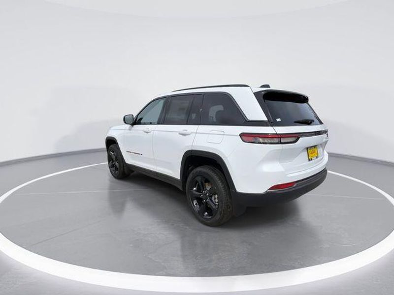 New 2026 Jeep Grand Cherokee Limited 4x2Image 6