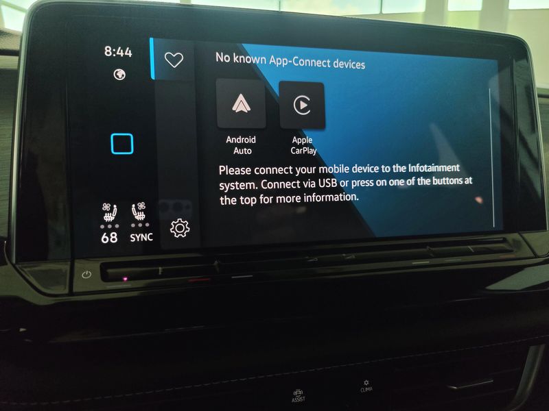 Used 2026 Volkswagen Atlas Cross Sport SE 4-Motion AWDImage 14