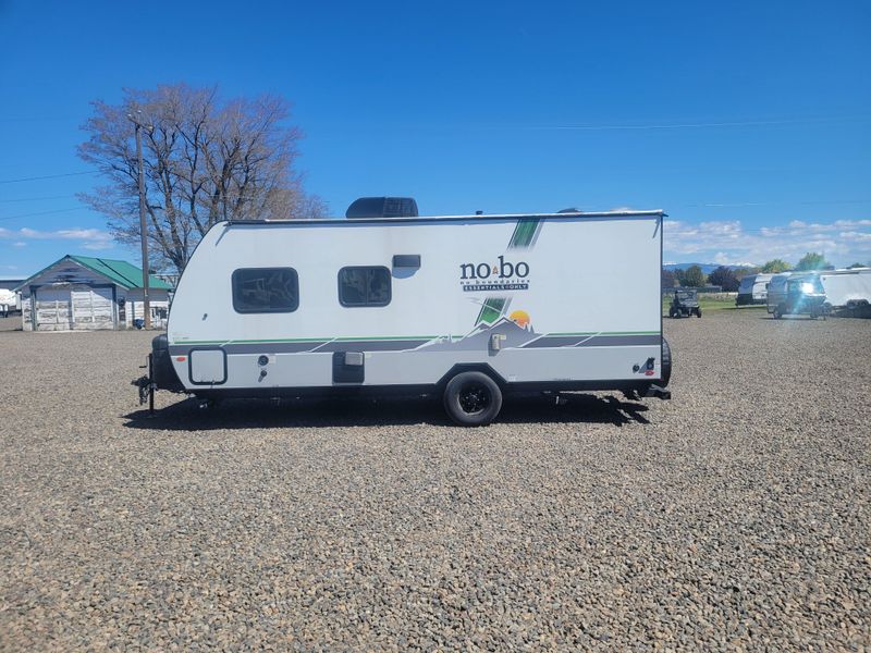 Used 2024 FOREST RIVER NO BOUNDRIES 19.3 Image 6