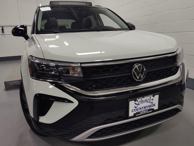 Used 2024 Volkswagen Taos SE AWD w/Sunroof & Black Plus PkgImage 3