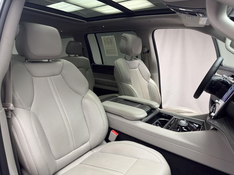 2023 Jeep Wagoneer Series IIIImage 17