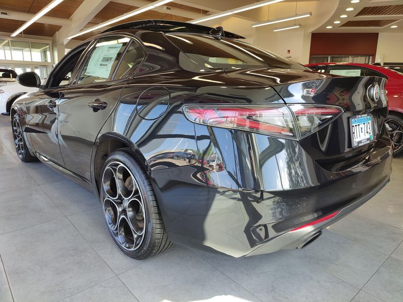 2024 Alfa Romeo Giulia Ti AWD w/Sunroof/NavImage 8