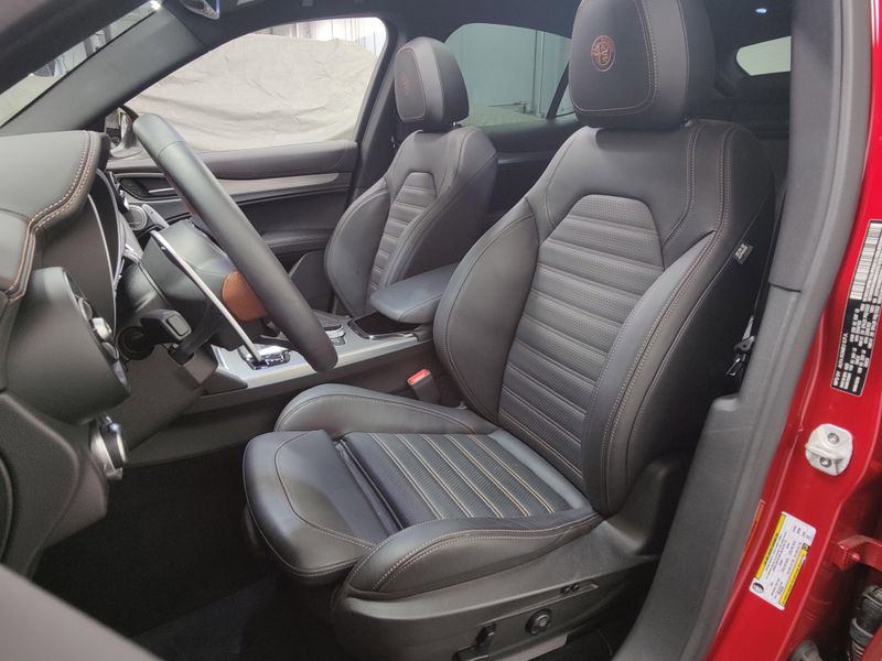 Used 2025 Alfa Romeo Stelvio Intensa AWD w/Sunroof/NavImage 21