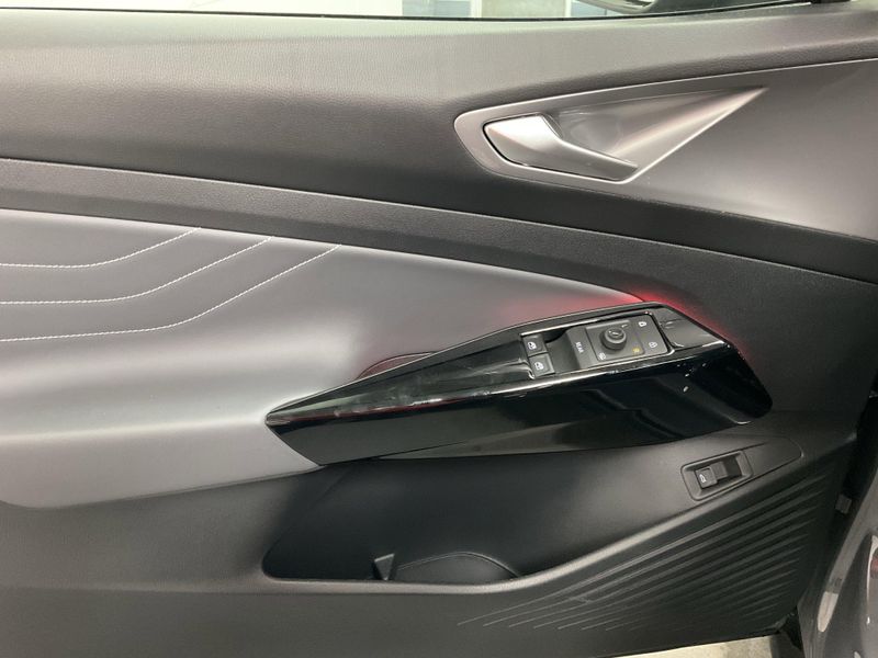 Used 2023 Volkswagen ID.4 Pro S Long Range w/Glass RoofImage 13