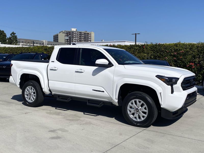 2025 Toyota Tacoma SR5Image 2