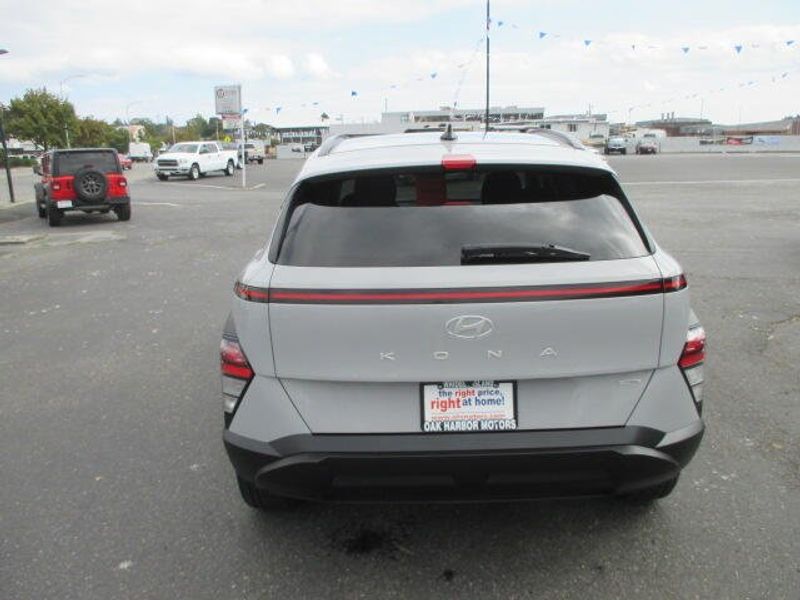 Used 2024 Hyundai Kona SELImage 8