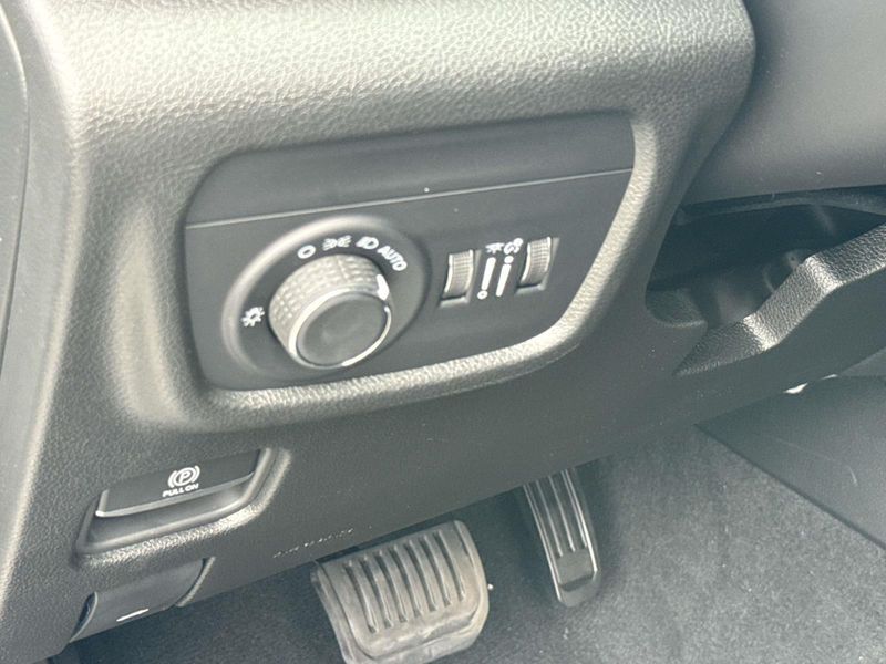 New 2026 Jeep Grand Cherokee Laredo 4x2