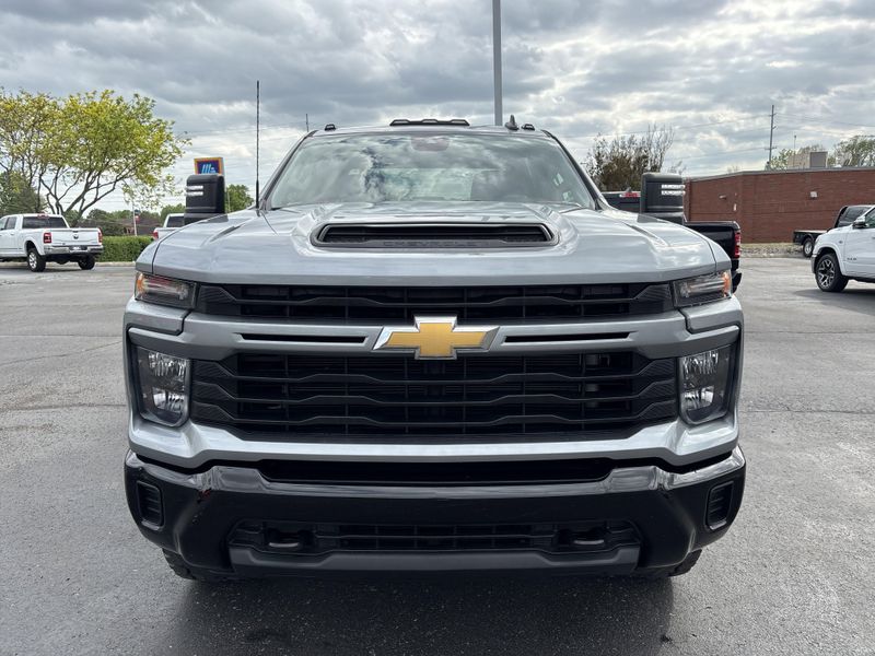 Used 2024 Chevrolet Silverado 2500HD CustomImage 2