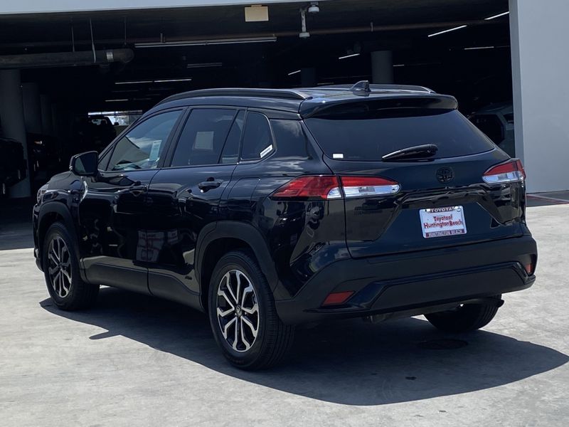 2023 Toyota Corolla Cross Hybrid SEImage 6