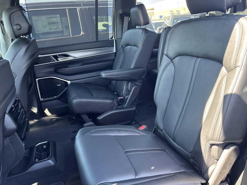 2026 Jeep Grand Wagoneer Limited Reserve 4x4Image 24