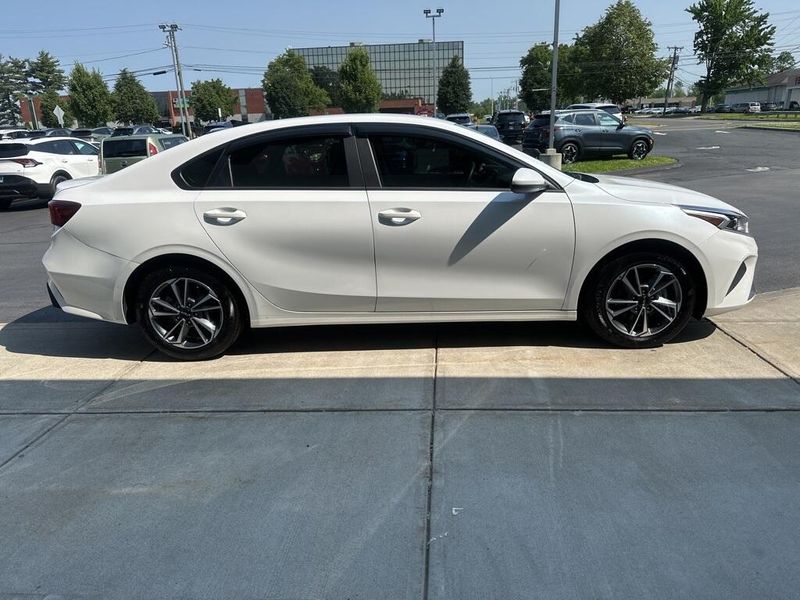 2024 Kia Forte LXSImage 4