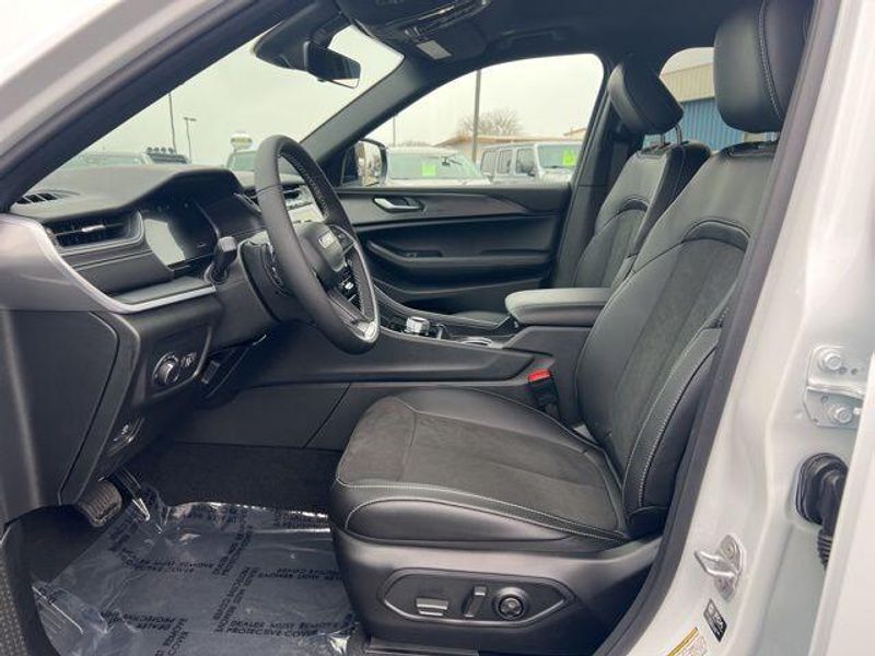 2025 Jeep Grand Cherokee L Altitude X 4x4