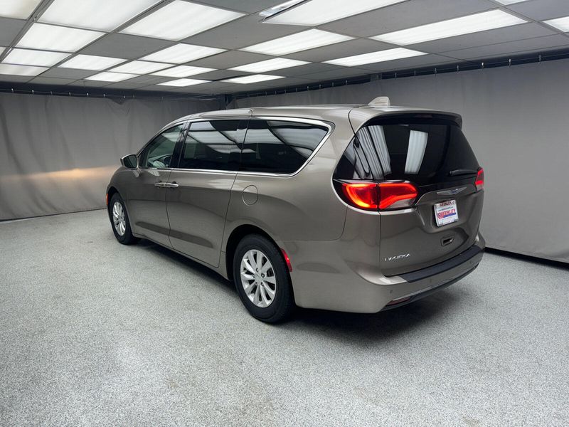 2018 Chrysler Pacifica Touring PlusImage 2