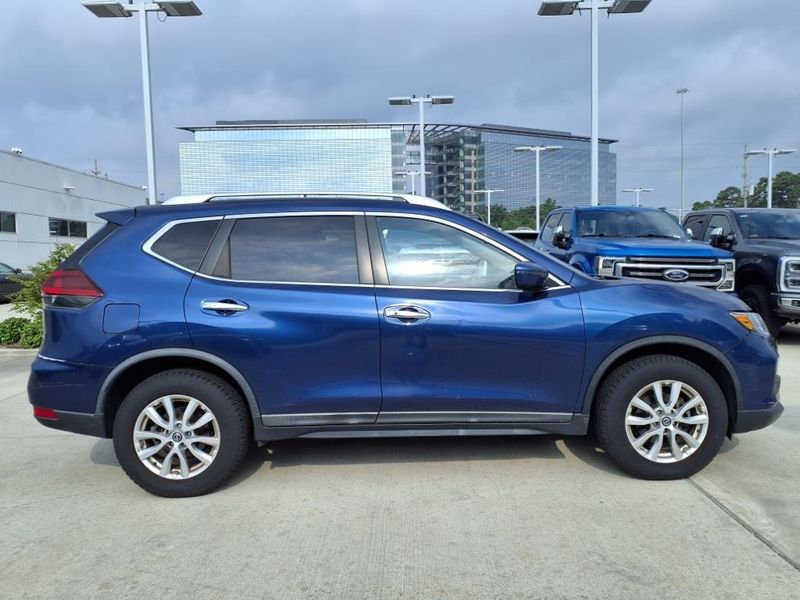 2018 Nissan Rogue SVImage 11
