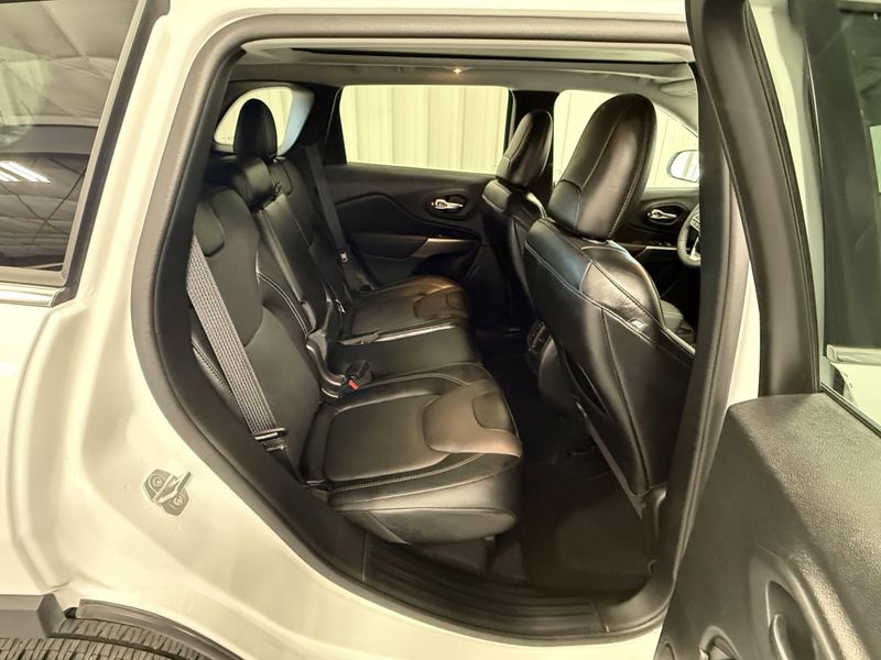 Used 2022 Jeep Cherokee LimitedImage 10