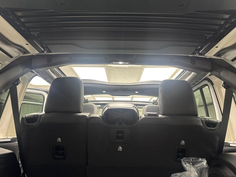 2025 Jeep Wrangler 4-door SaharaImage 22