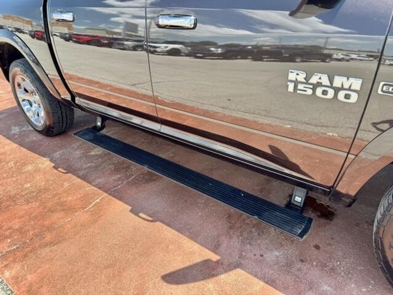 2016 RAM 1500 LaramieImage 17
