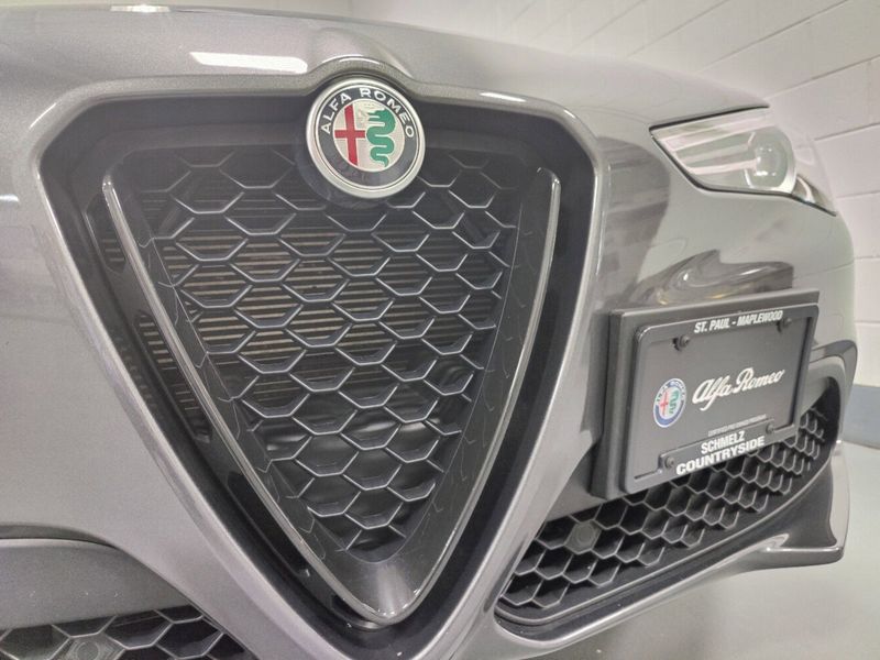 2022 Alfa Romeo Stelvio AWD w/Sunroof/NavImage 13