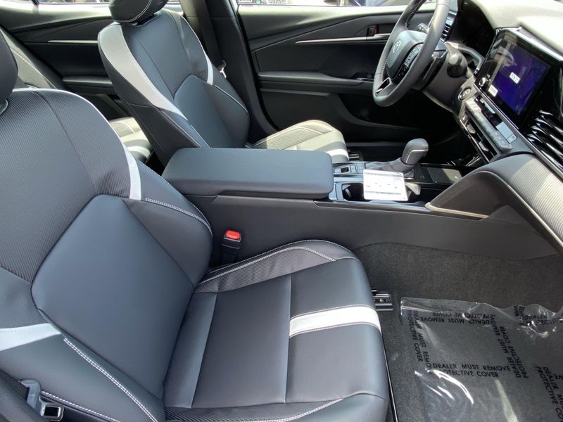 New 2025 Toyota Camry SEImage 10