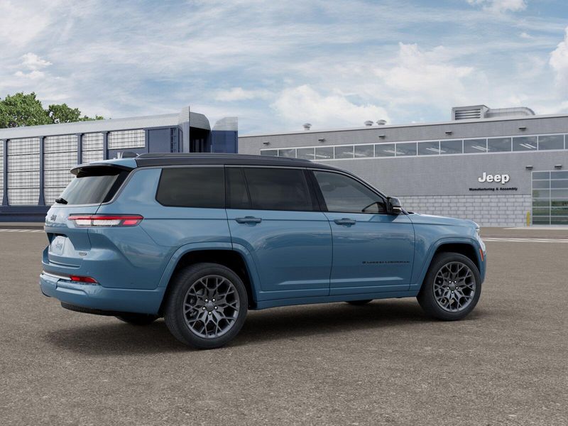 New 2026 Jeep Grand Cherokee L Summit 4x4Image 2