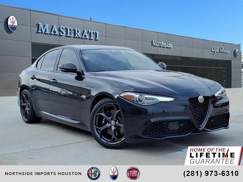 Used 2023 Alfa Romeo Giulia EstremaImage 1