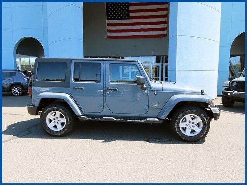 2014 Jeep Wrangler Unlimited SaharaImage 2