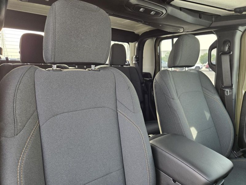 New 2026 Jeep Gladiator Sport S 4x4