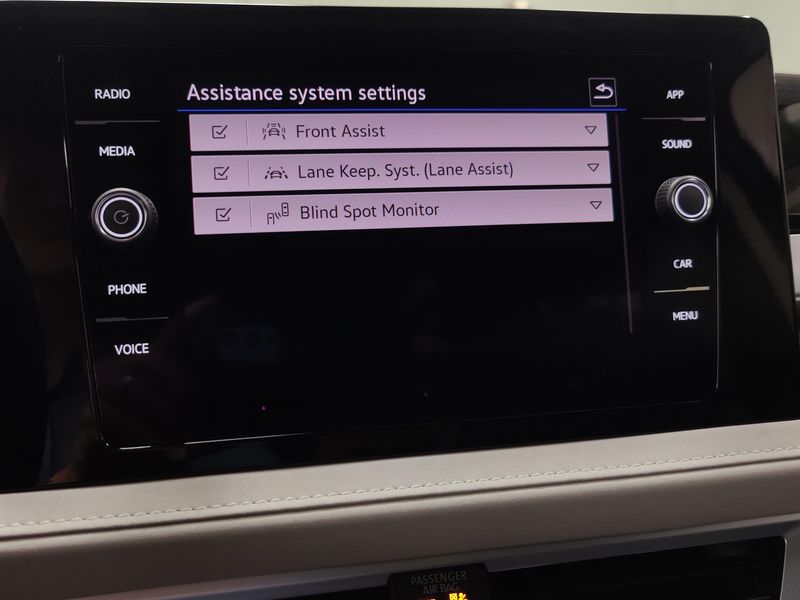 Used 2025 Volkswagen Taos SE AWD w/SunroofImage 8