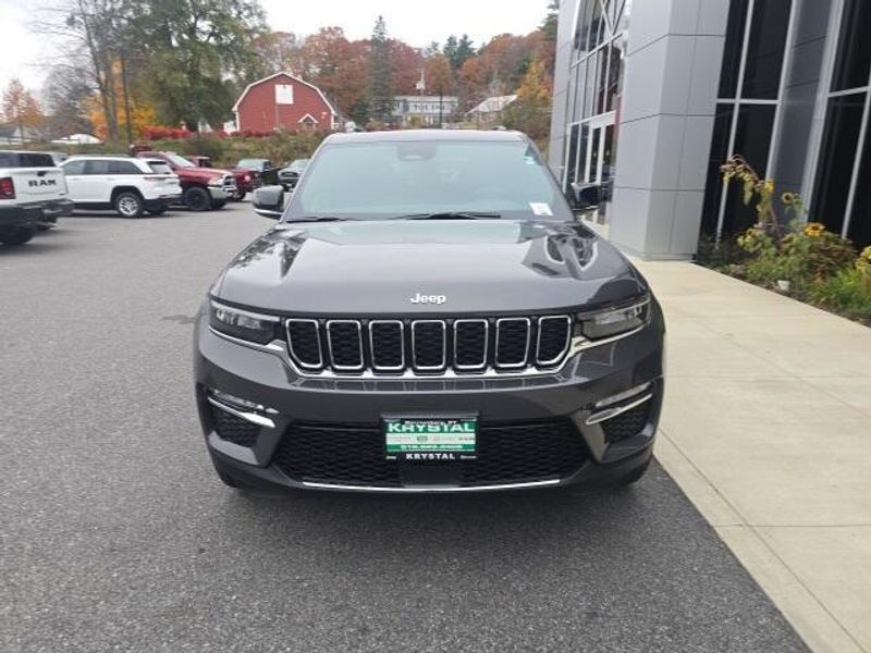 2025 Jeep Grand Cherokee Limited photo 2