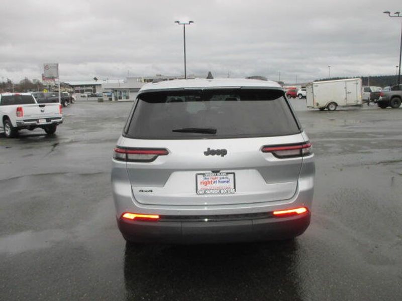 Used 2024 Jeep Grand Cherokee L AltitudeImage 8