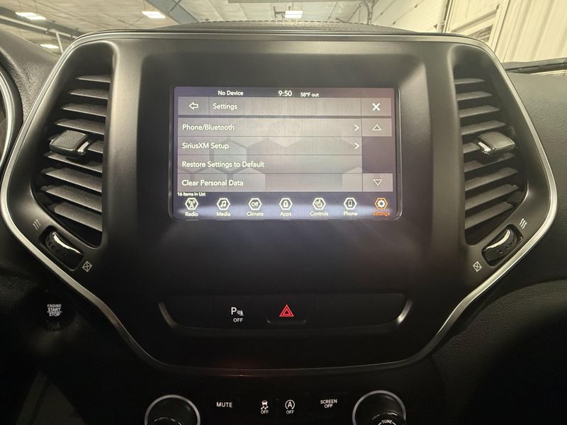 Used 2020 Jeep Cherokee AltitudeImage 38