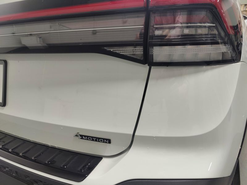 2025 Volkswagen Taos SE AWD w/SunroofImage 4