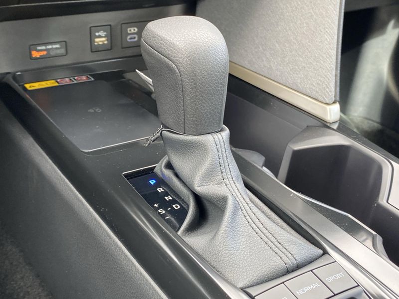 2025 Toyota Camry LEImage 18