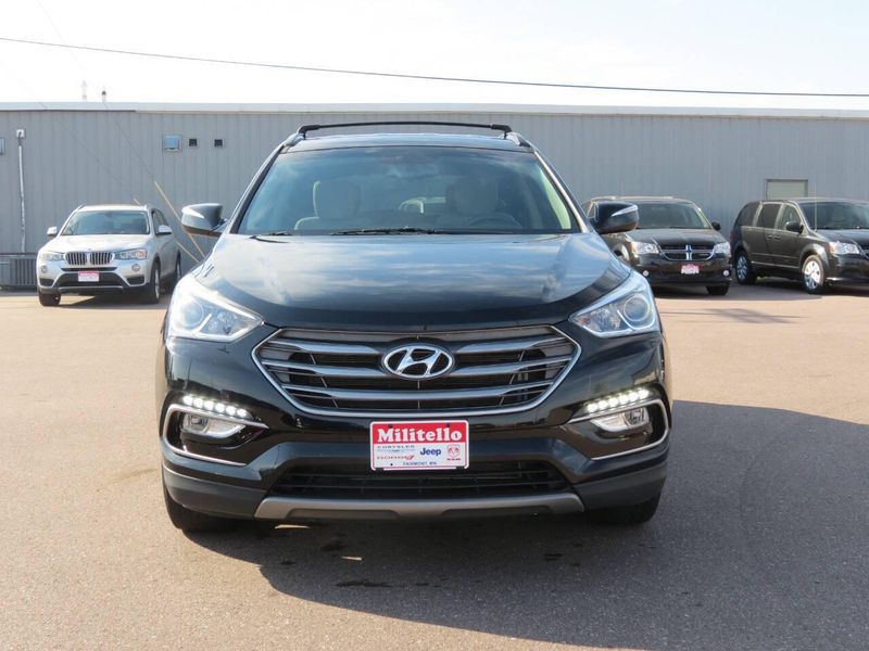 Used 2017 Hyundai Santa Fe Sport 2.4L AWD 4dr SUVImage 7