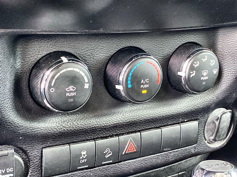 Used 2015 Jeep Wrangler Unlimited SportImage 31