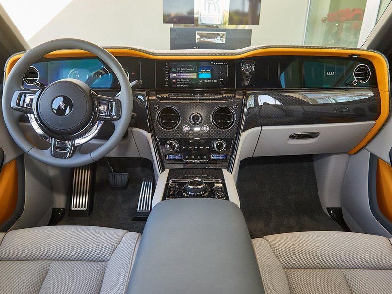 New 2026 Rolls-Royce Cullinan Black BadgeImage 4