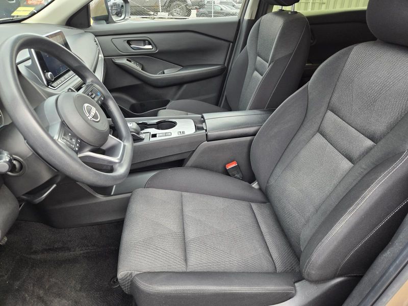 Used 2024 Nissan Rogue FWD SV