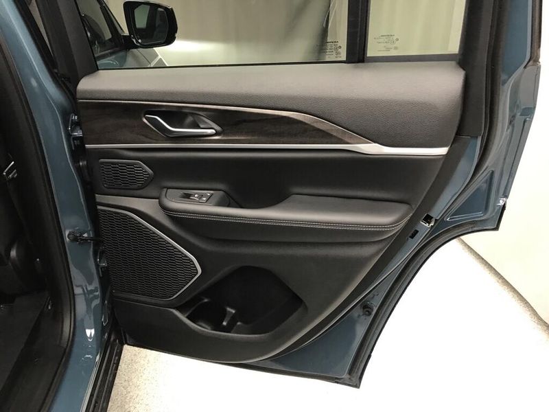 New 2026 Jeep Grand Cherokee Limited 4x4Image 13