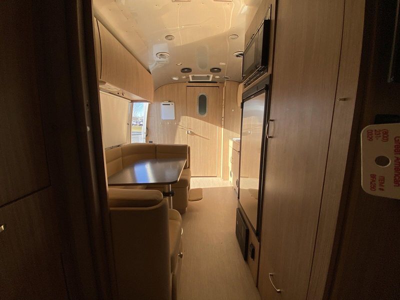 2019 AIRSTREAM FLYING CLOUD 23FB Image 10