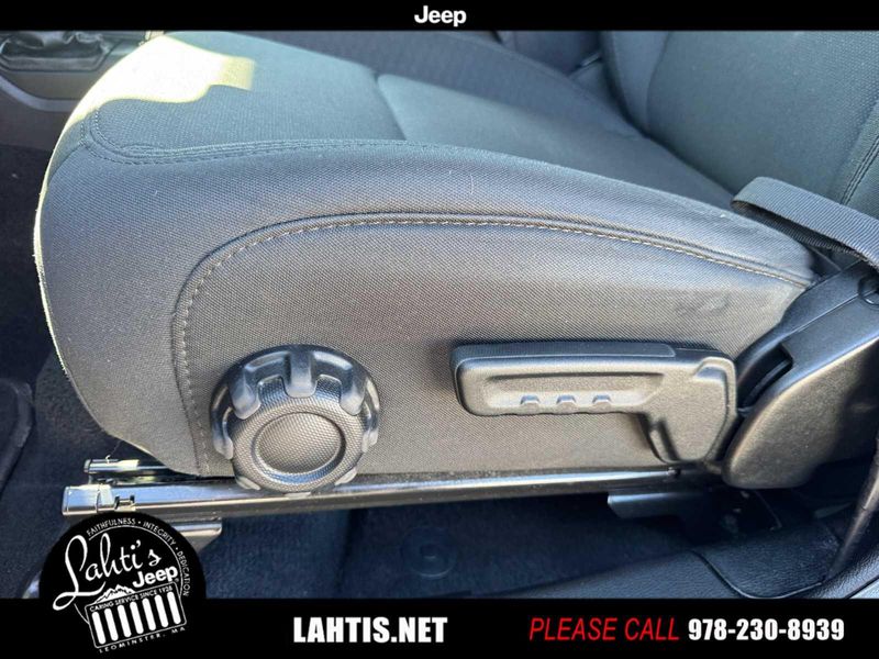 2021 Jeep Gladiator Sport S photo 23