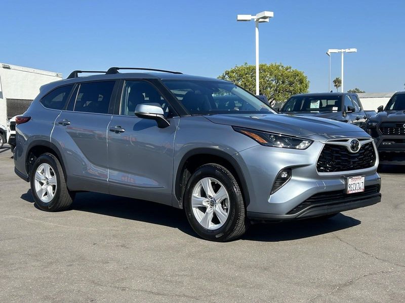 2023 Toyota Highlander LEImage 2