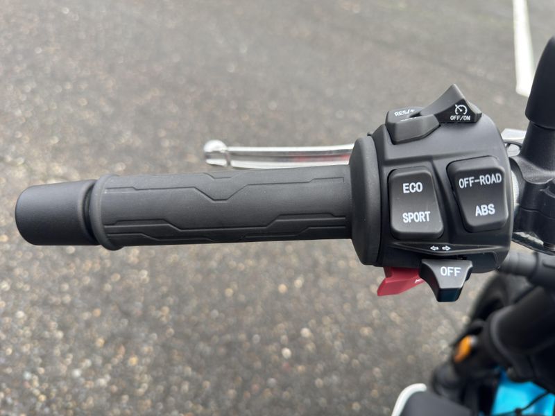 2024 CFMOTO CLX 700 - ZEHPHYR BLUE 