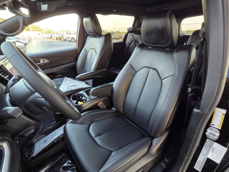New 2027 Chrysler Pacifica Select