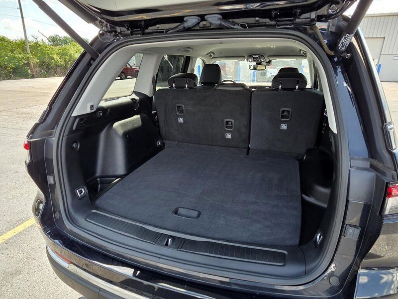 Used 2023 Jeep Grand Cherokee Limited