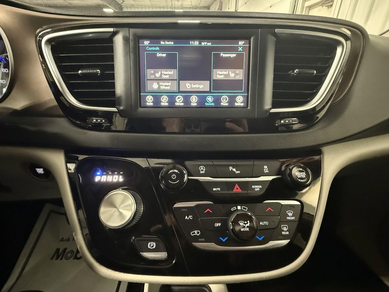 Used 2019 Chrysler Pacifica Touring LImage 34