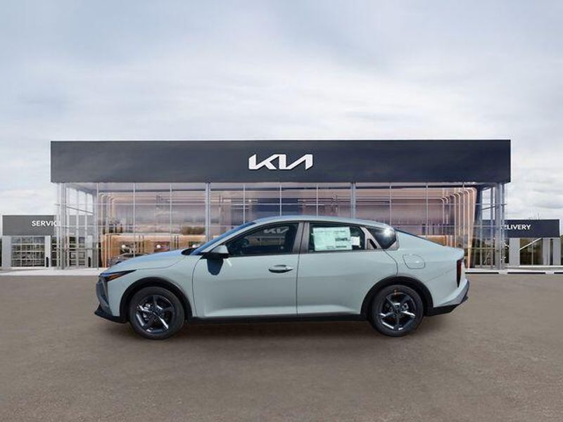 New 2026 Kia K4 LXSImage 7