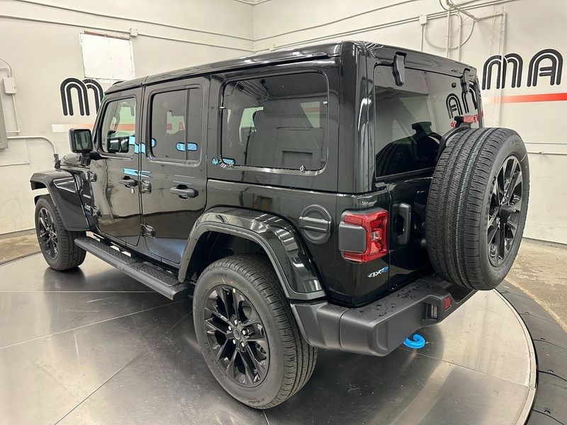 2024 Jeep Wrangler 4-door Sahara 4xeImage 8