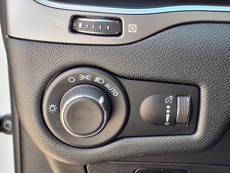 2021 Jeep Cherokee Latitude photo 18